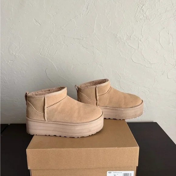 UGG Women's Classic Ultra Mini Platform - Picture 1 of 6